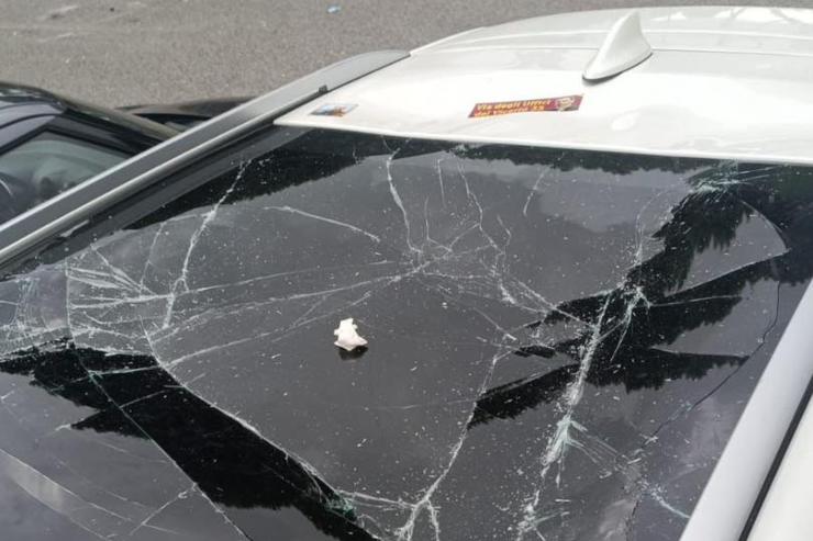 Auto distrutta dai tifosi a Ciampino