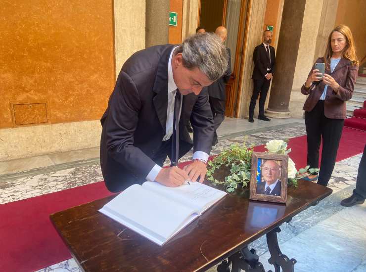 Camera ardente Napolitano diretta