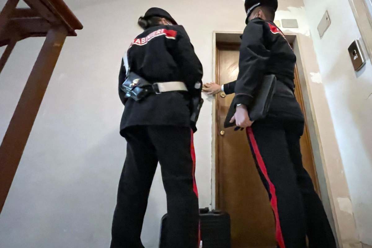 Ricoverata in ospedale, due stranieri le occupano casa: indagano i carabinieri