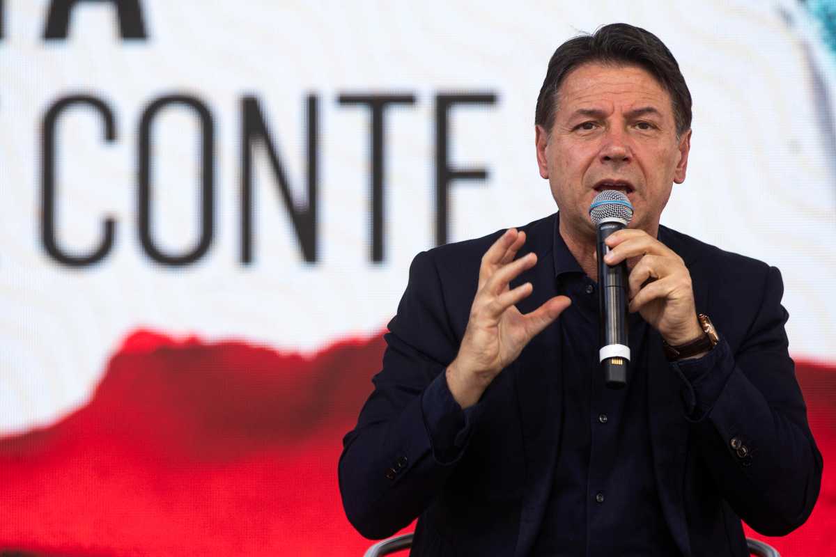 Giuseppe Conte contro Meloni su manovra di Bilancio