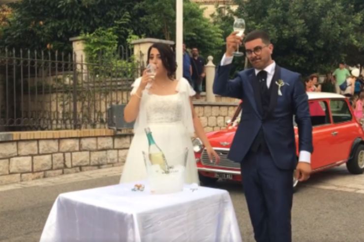 Incidente stradale dopo viaggio nozze