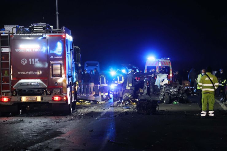 Due morti e 18 feriti