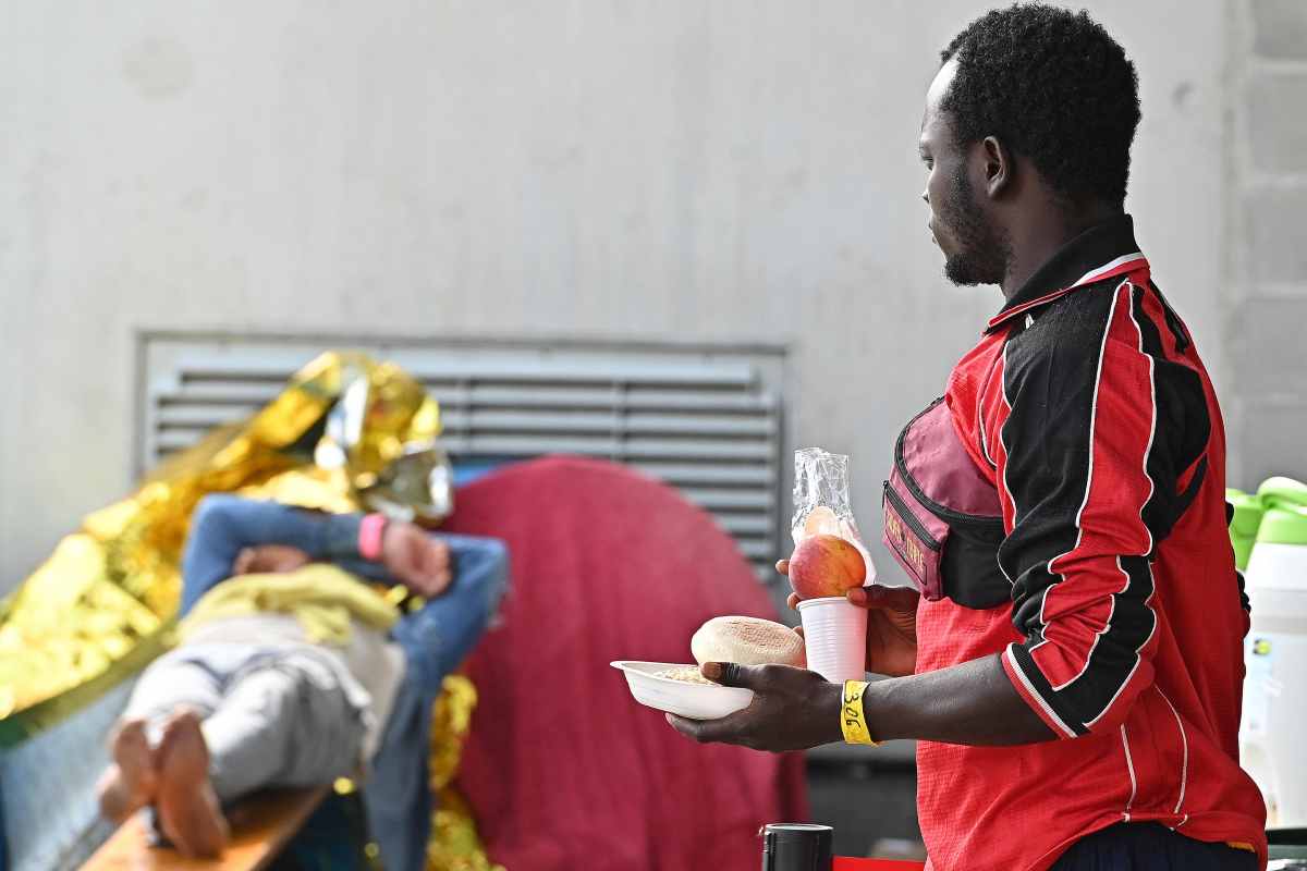 Migranti, persi contatti con barchino: lanciato allarme
