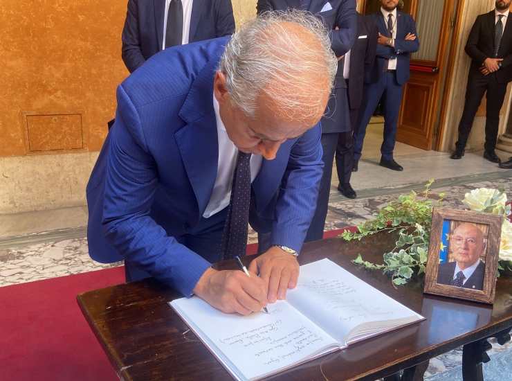 Camera ardente Napolitano diretta