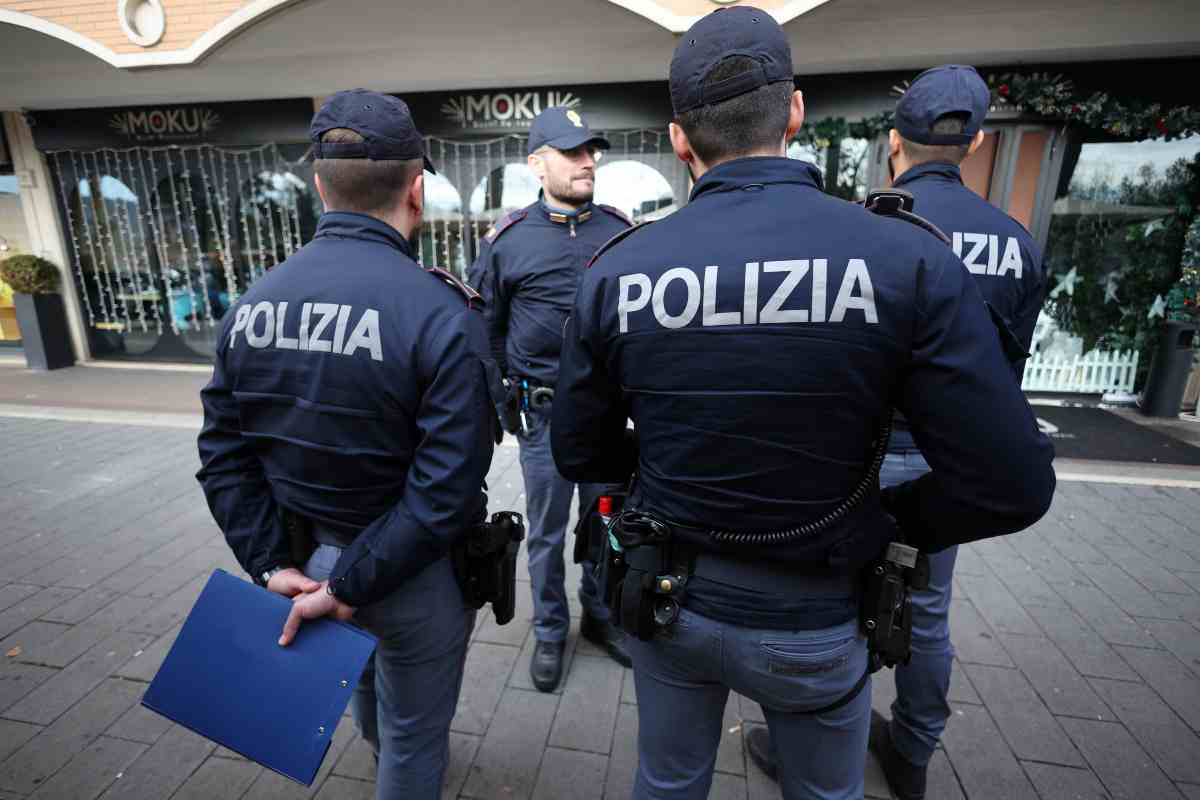 Blitz all'alba delle forze dell'ordine