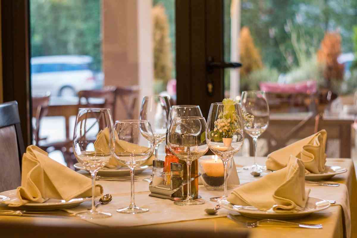 Coppia scappa dal ristorante senza pagare