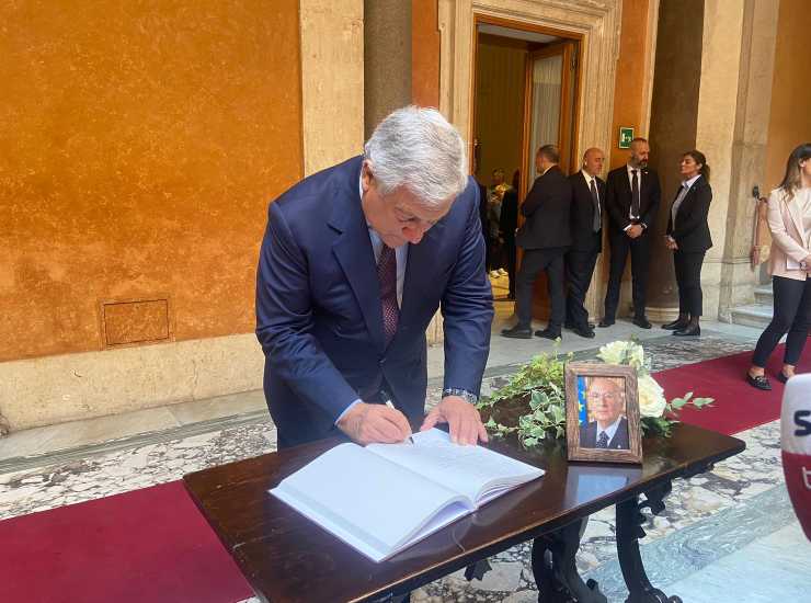 Camera ardente Napolitano diretta