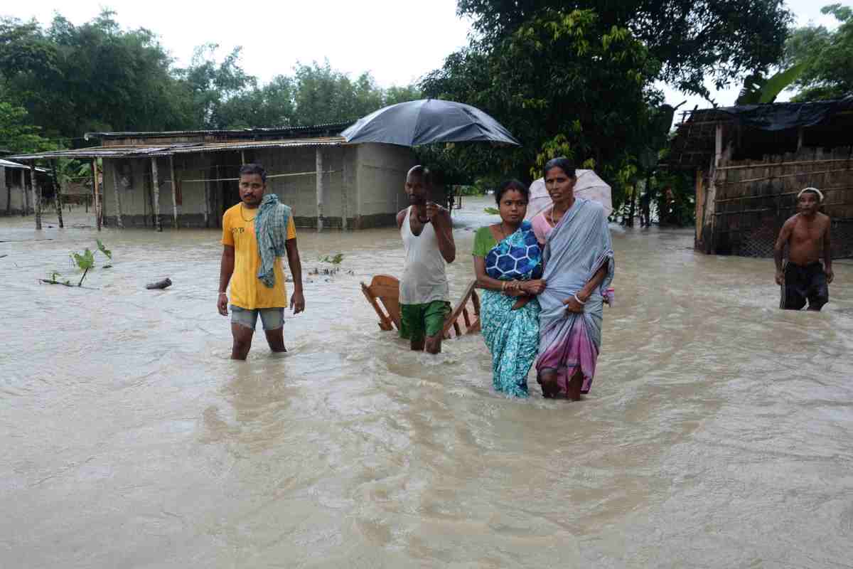 India, tragedia inondazioni: dispersi almeno 23 militari