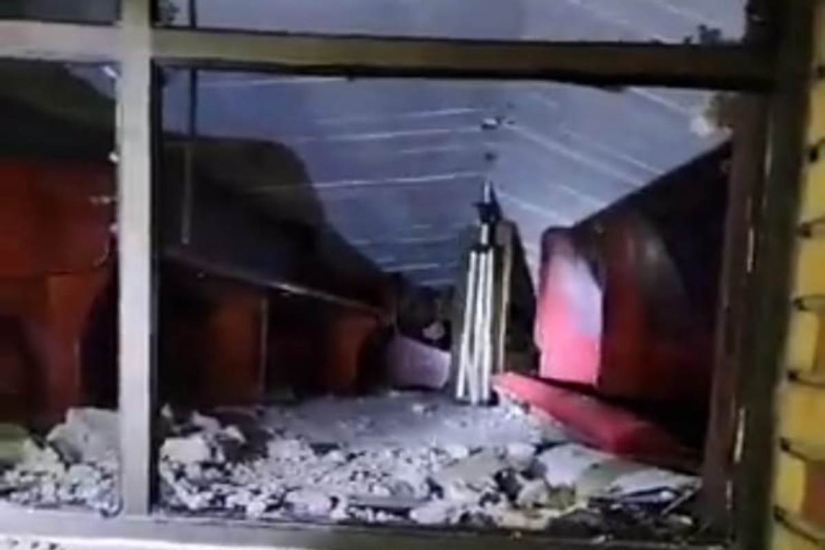 Crolla tetto chiesa, il bilancio è drammatico: “Siamo disperati” Crolla tetto chiesa, il bilancio è drammatico: “Siamo disperati”