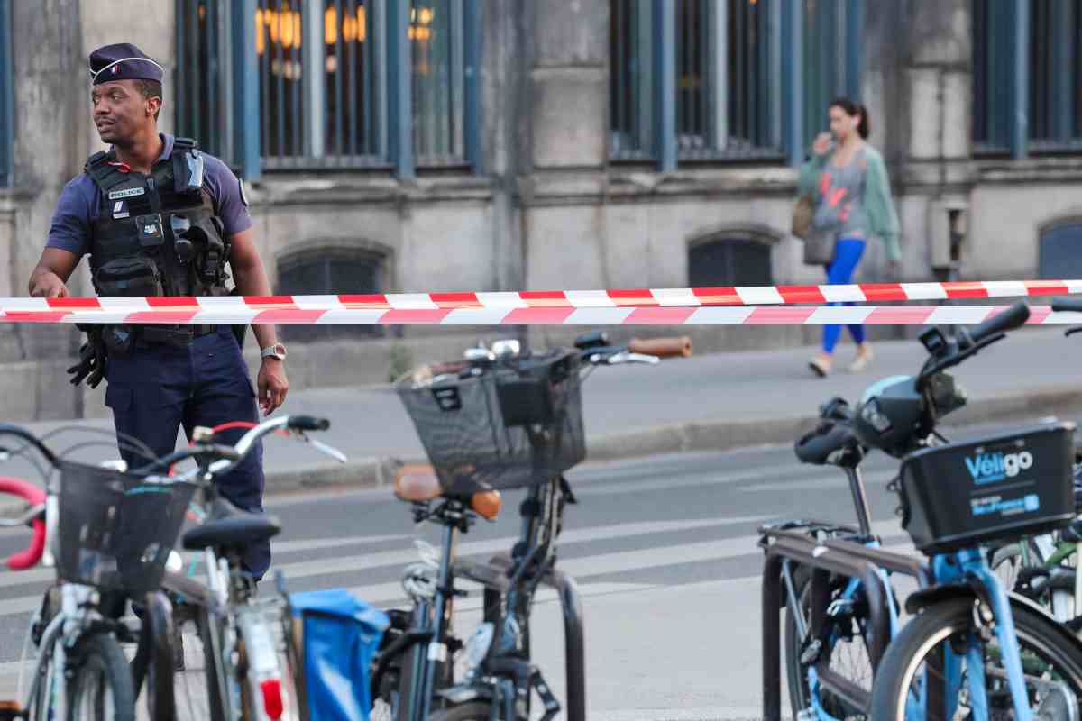 Un insegnante è stato ucciso in Francia