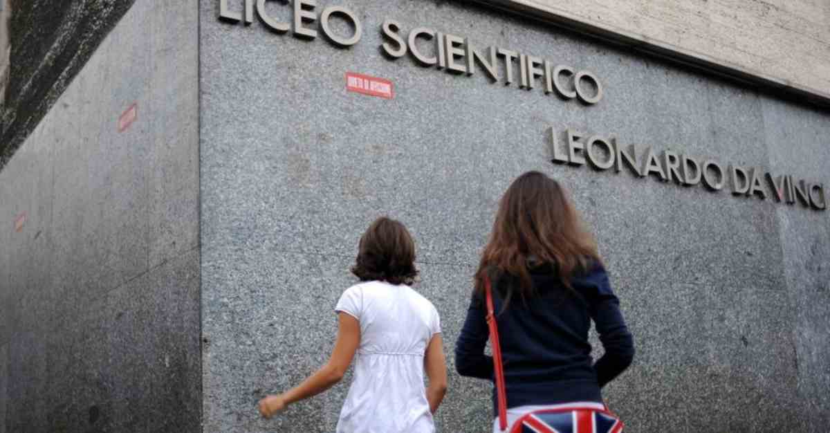 Risse, aggressioni e violenza: caos e finimondo in un liceo [VIDEO]