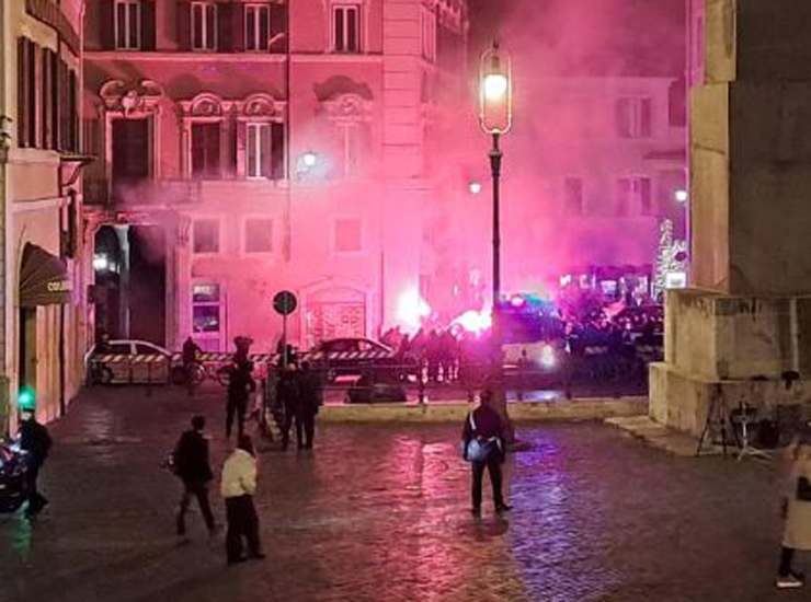 Scontri Montecitorio polizia studenti