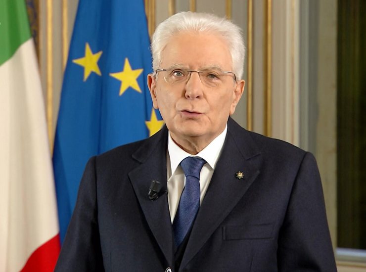 Mattarella ricorda l'anniversario numero 227 della Costituzione