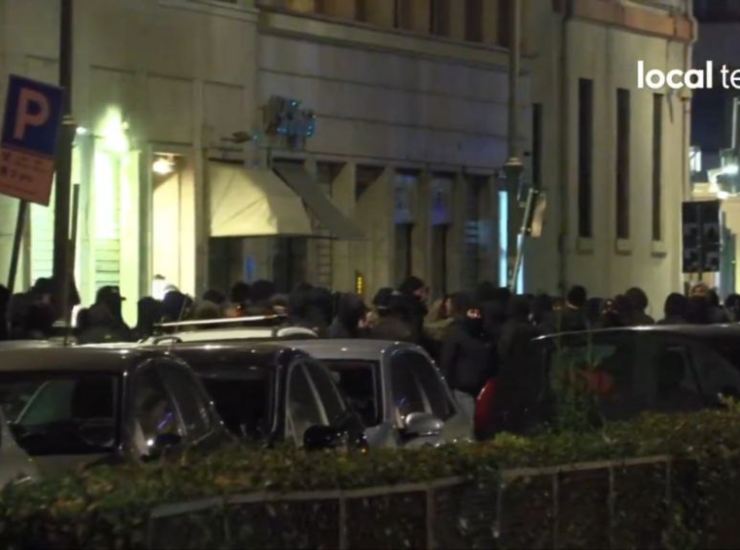 Scontro tifosi Roma polizia