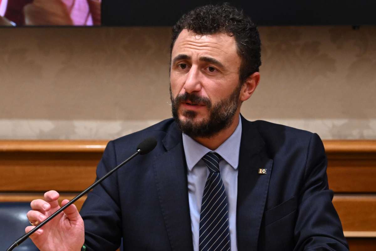 Almeno in tre avrebbero toccato la pistola