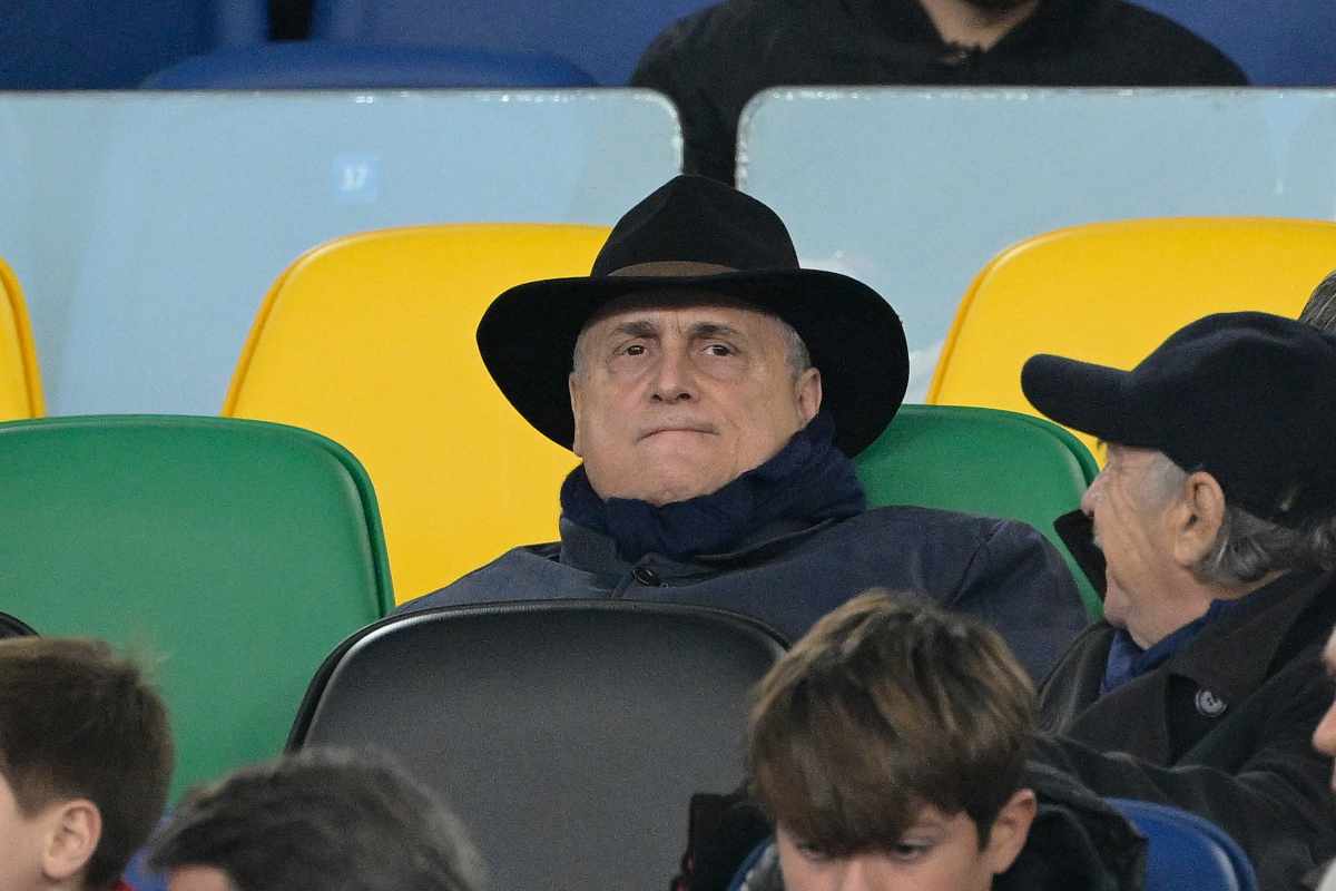 Striscioni contro Lotito