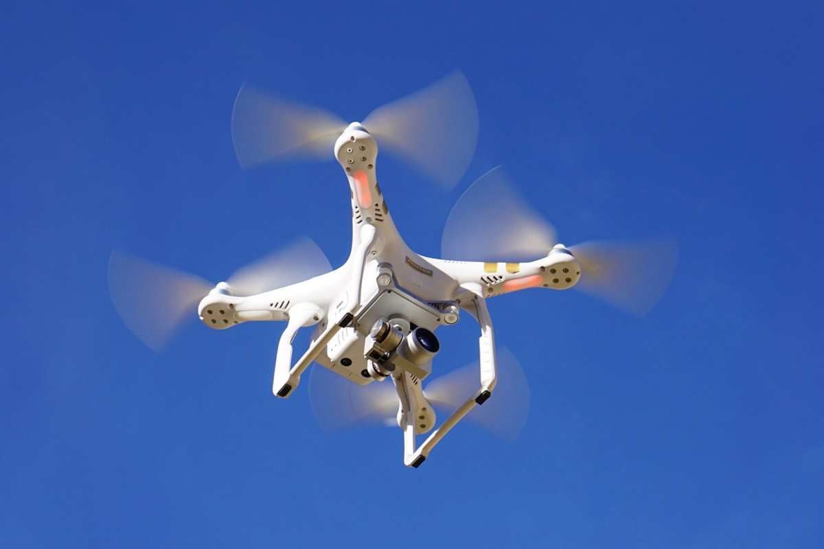 Droni in volo su un campo di cotone Notizie.com 