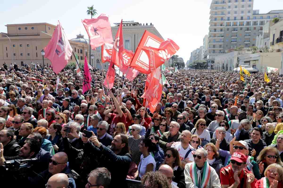 Manifestazione per Decaro a Bari