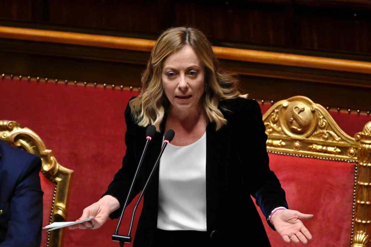 Gesto pistola contro il premier