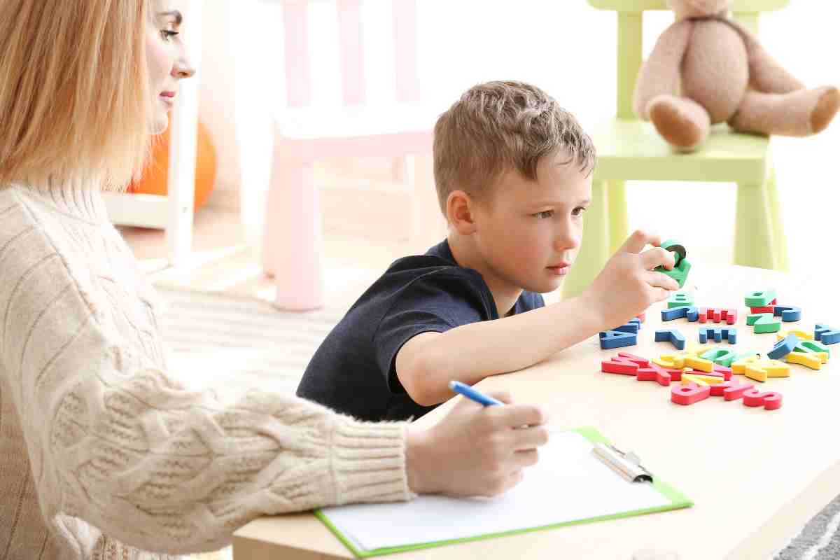 Come stare vicino a una persona autistica: la parola all'esperto