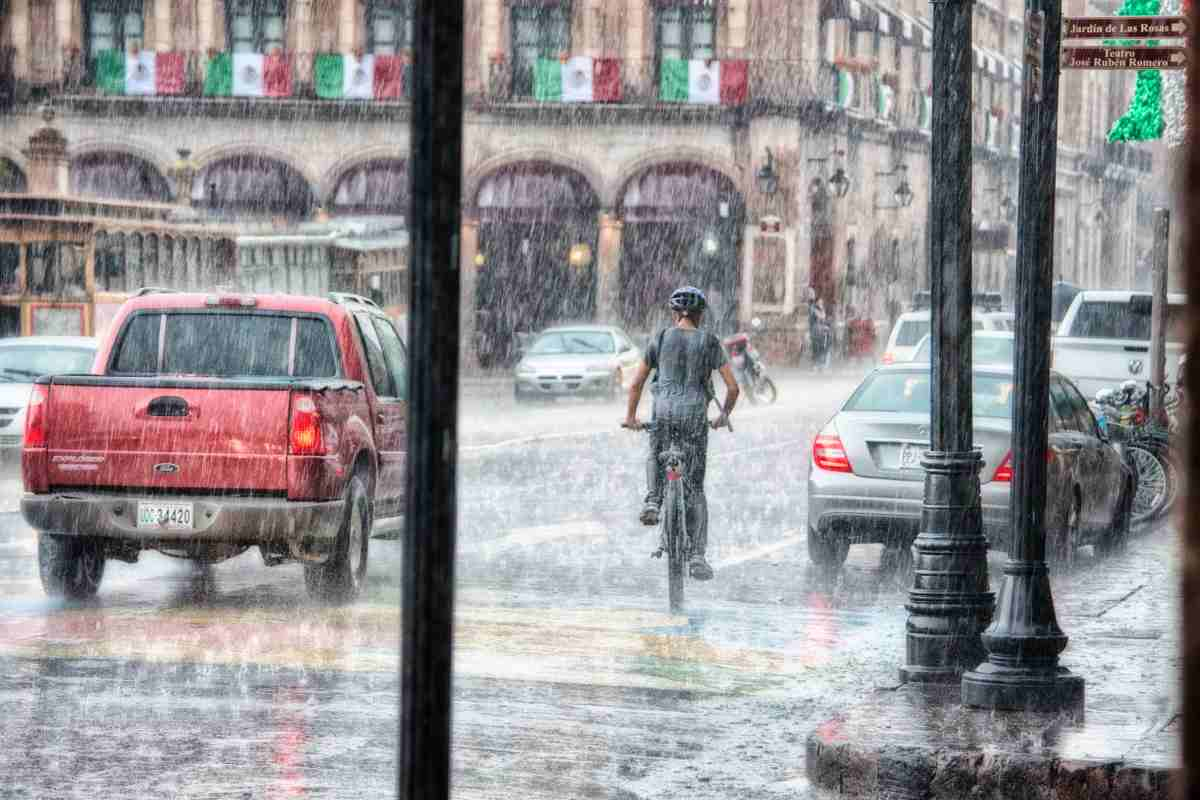 Meteo, calano le temperature: rischio eventi estremi