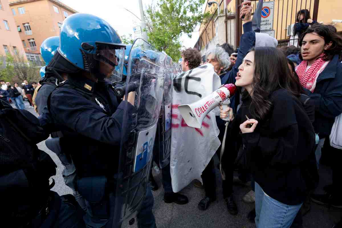 La Sapienza, scontri studenti polizia: momenti di tensione