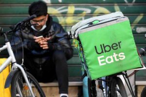 Tasse in aumento per i fattorini Uber: sciopero programmato per la prossima settimana
