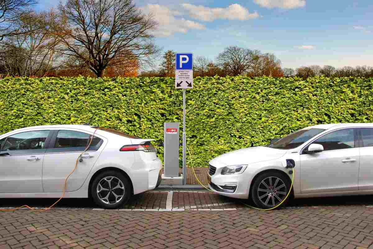 Auto elettriche, gli Stati Uniti avvisano l’Italia: il messaggio è chiaro