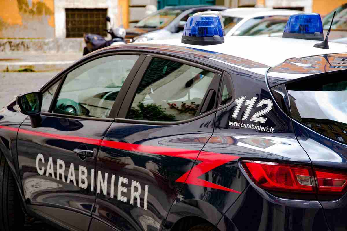Lite finisce in tragedia, donna uccide marito: arrivano i carabinieri