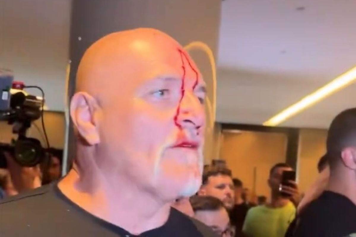La testata di John Fury, poi le scuse