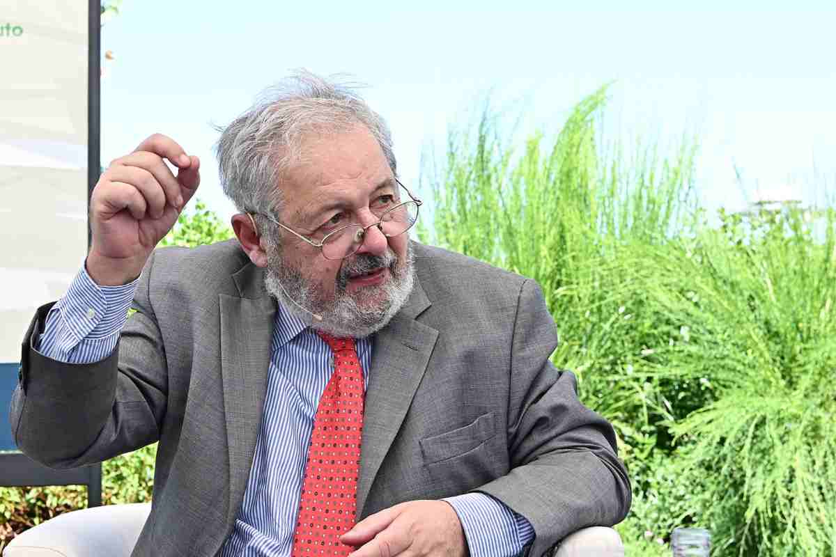Europee, l'astensione e la gara tra FI e Lega: cosa dicono i sondaggi? Parla l'esperto