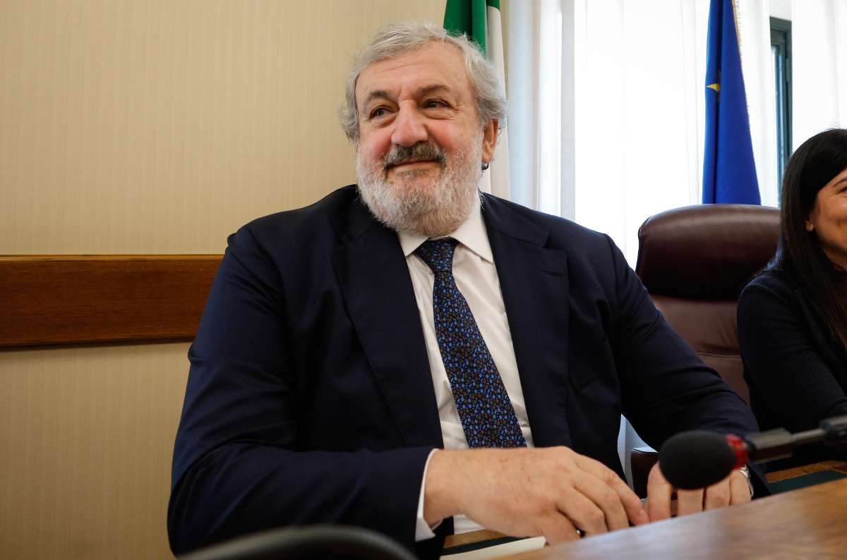 Emiliano contro Meloni: “L’accoglienza a Forti offende cultura FdI..”