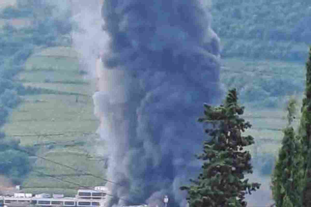 Grave incendio a Bolzano: fiamme devastanti nel quartiere industriale e un polo inghiottito
