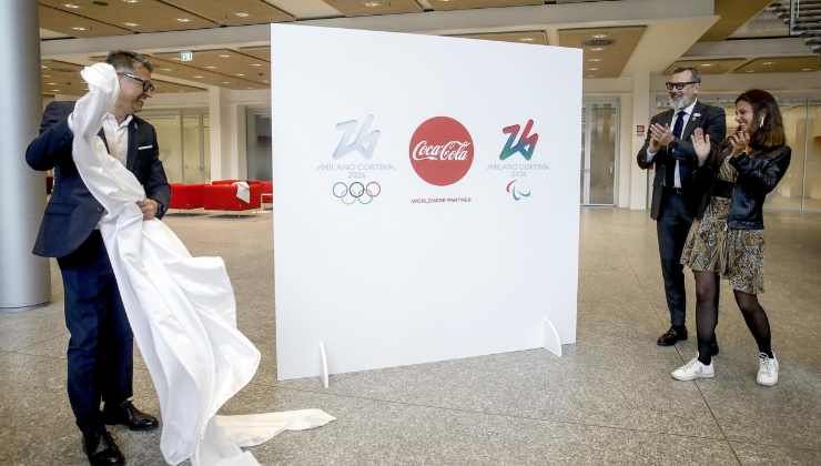 presentazione uffici e logo coca cola milano olimpiadi 