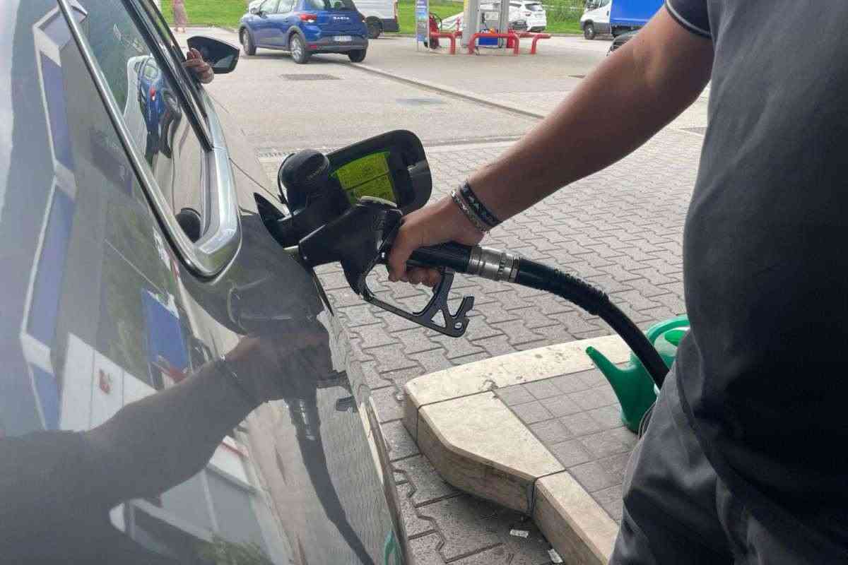 carburanti prezzi in ribasso