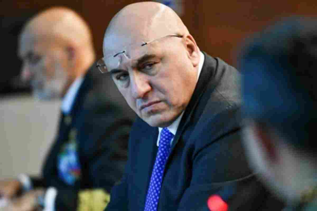 Crosetto e l'Italia surreale 