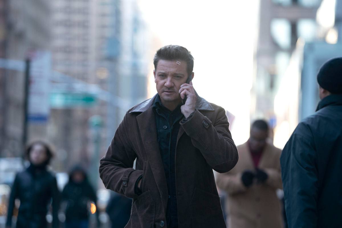 Un anno e mezzo dopo il tragico incidente, Jeremy Renner torna al cinema