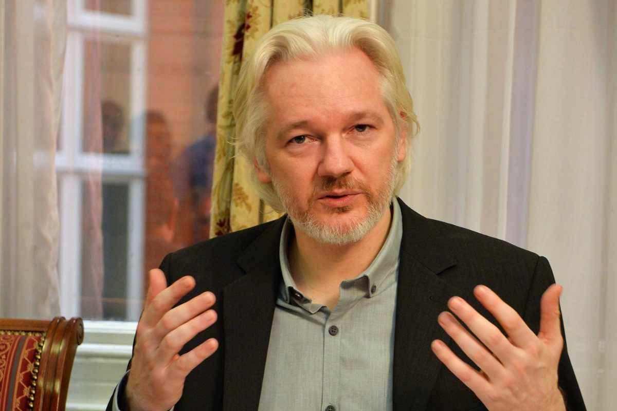 julian assange libero 