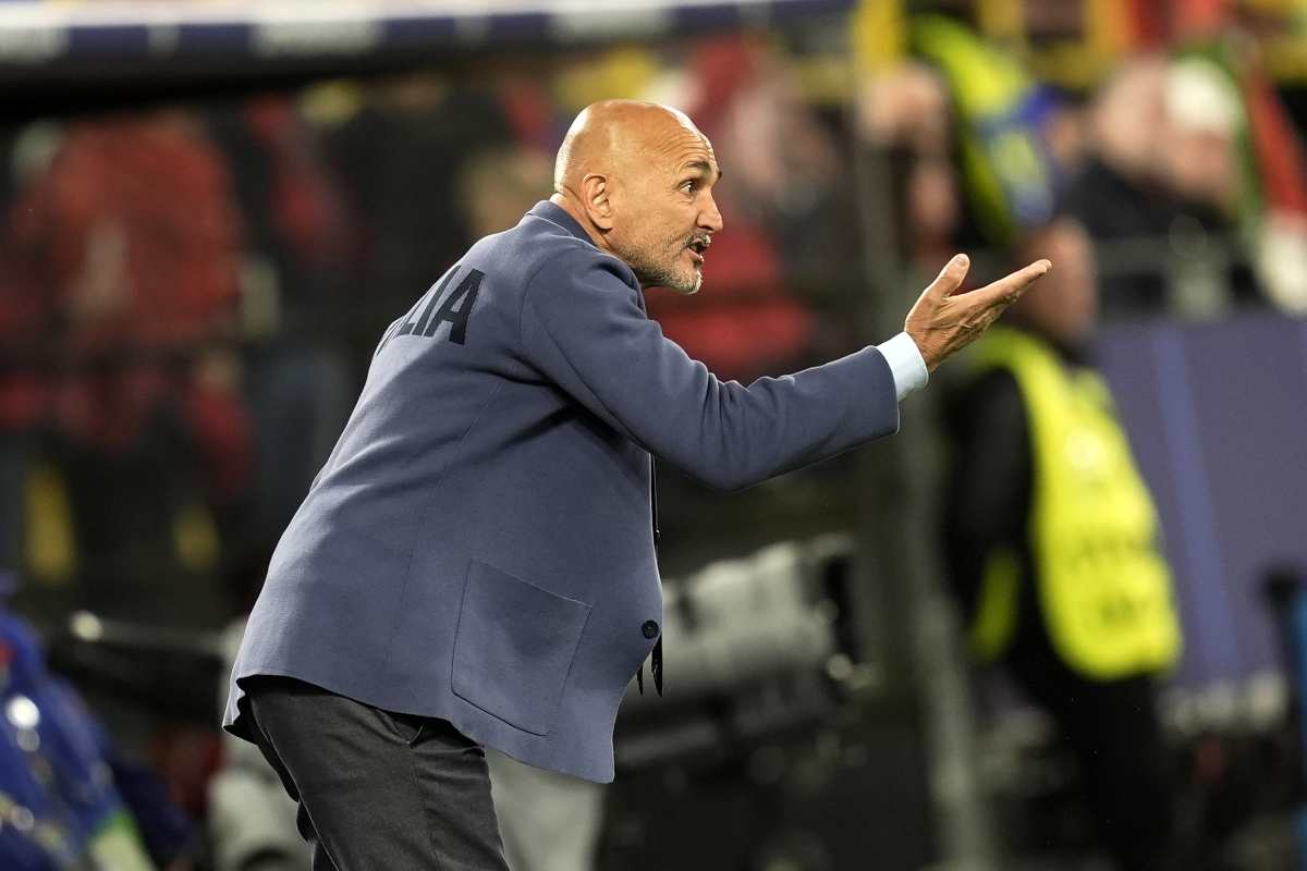Giacca Spalletti polemiche risposta Armani