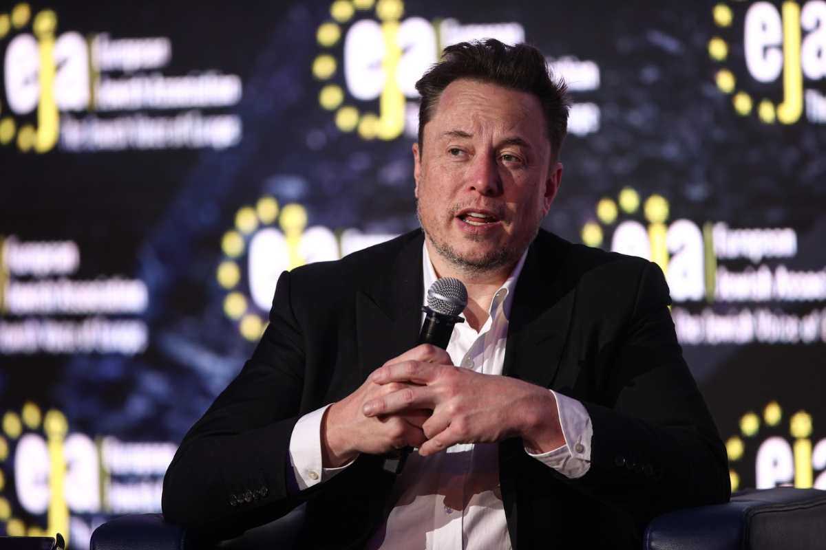 elon musk apple ChatGPT divieto