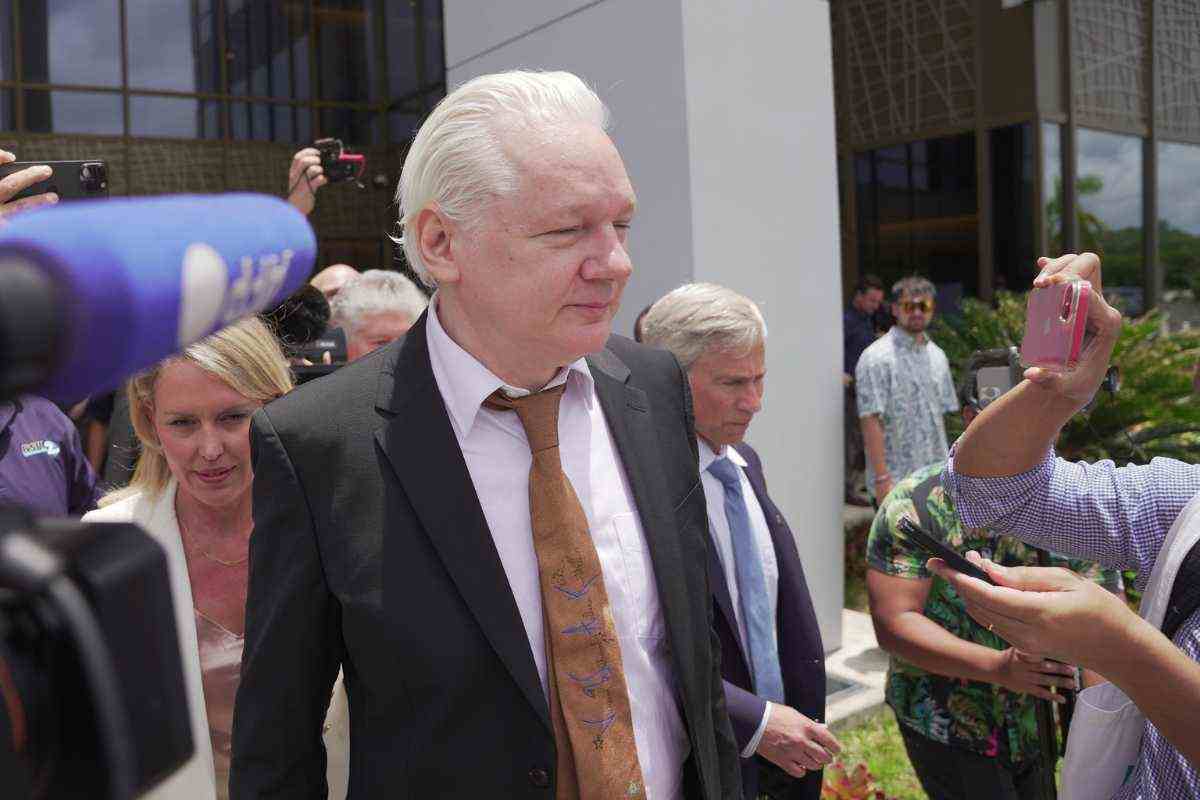 julian assange libero 