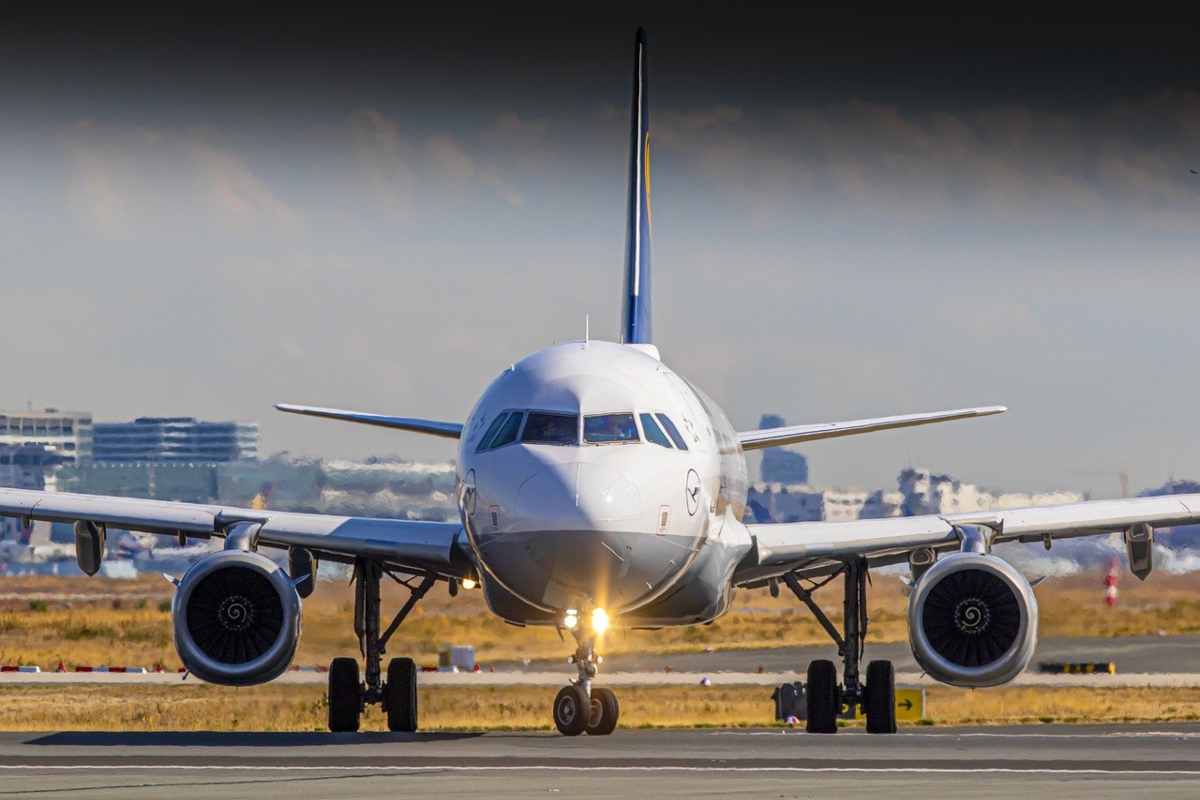 Terribile incidente aereo durante il decollo: si salva solo il pilota