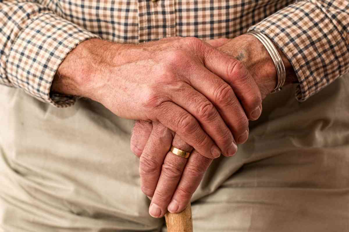 Strage nella casa di riposo: uomo armato di fucile entra per uccidere sua madre (e non solo)