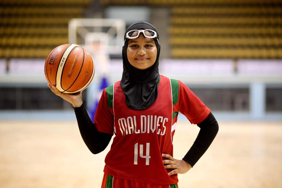 La Francia vieta l’uso dell’hijab alle Olimpiadi: il rapporto di Amnesty International