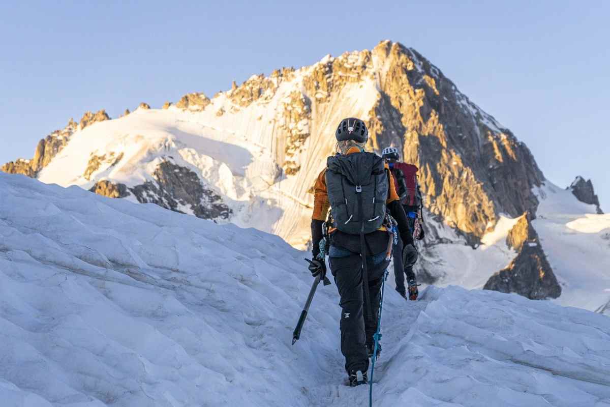 Perde l’equilibrio e cade da un’altezza di 300 metri: escursione fatale per il 43enne