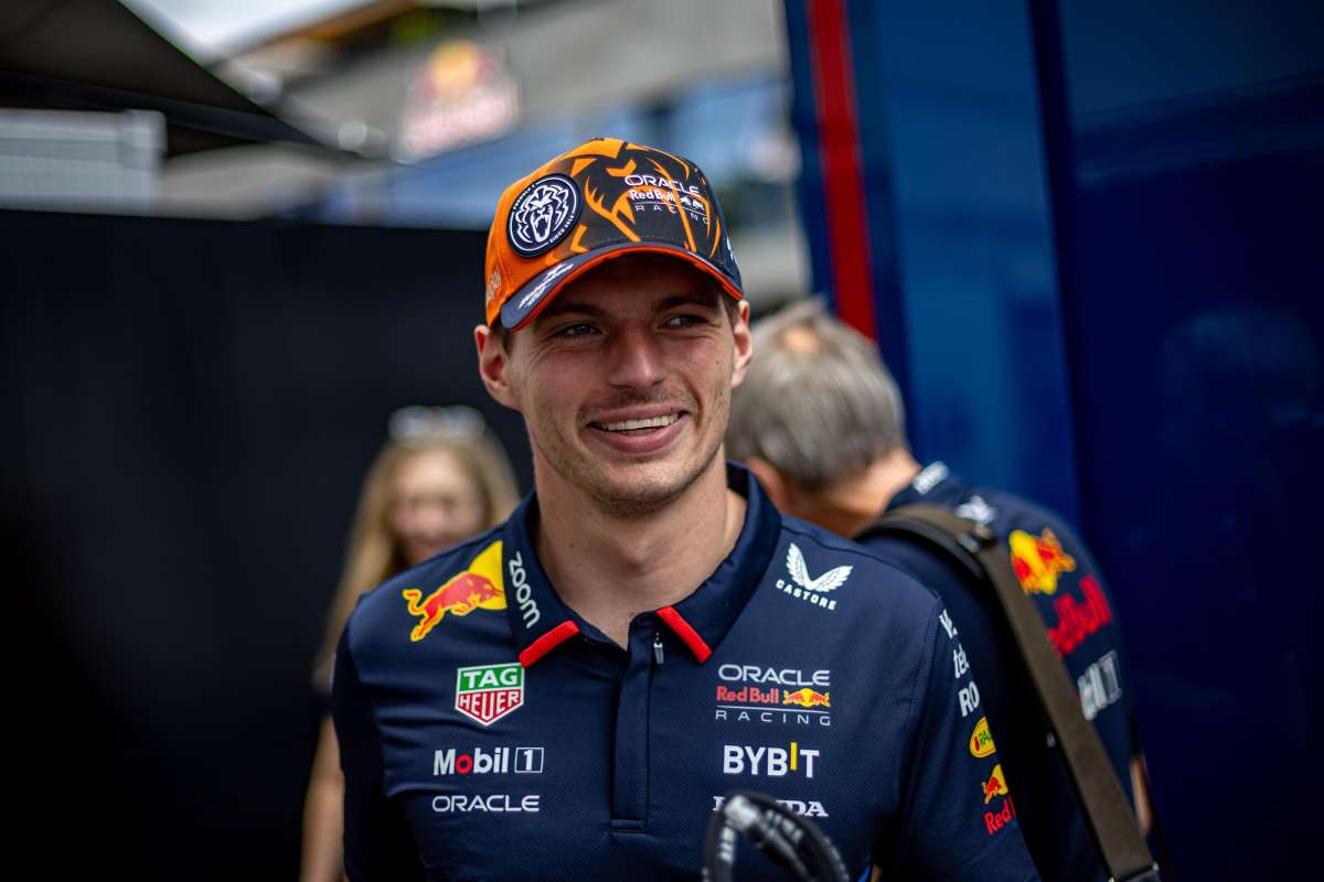“Basta giocare fino a tarda notte”, rimproverato il pilota Max Verstappen