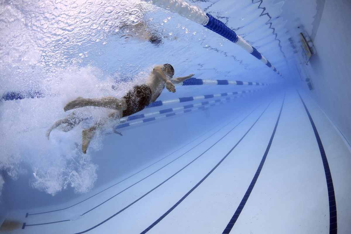 Bisogna davvero aspettare ad andare in acqua dopo aver mangiato? Lo studio