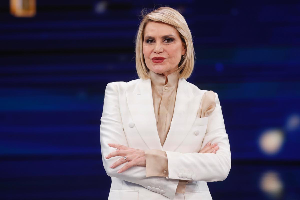 Simona Ventura, due abiti da sposa