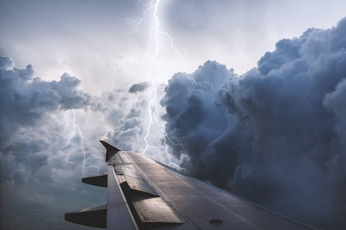 Ancora turbolenze e feriti in aereo. Lo studio: “Sarà sempre peggio”