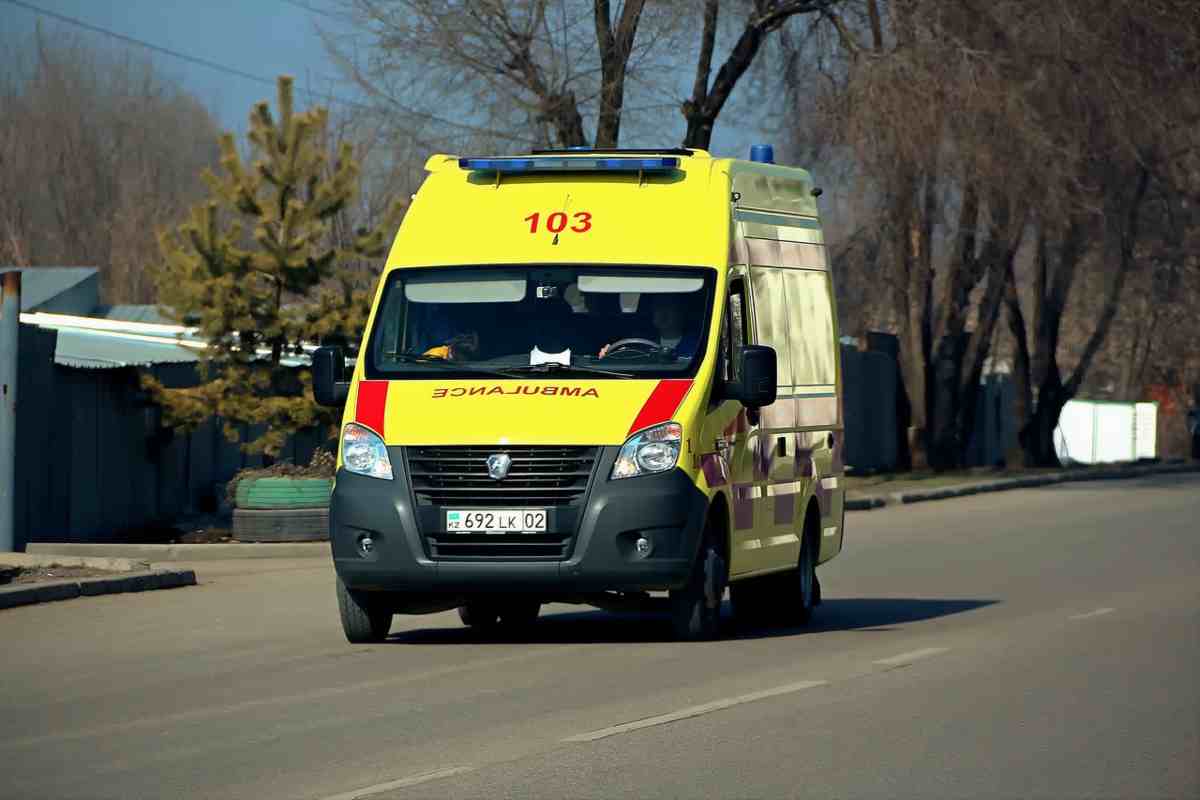 Rubano un’ambulanza solo per divertirsi un po’: la confessione di un ragazzo del gruppo